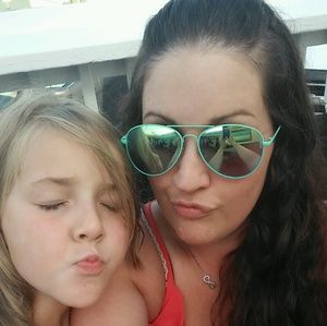 Meet your Posher, Dana